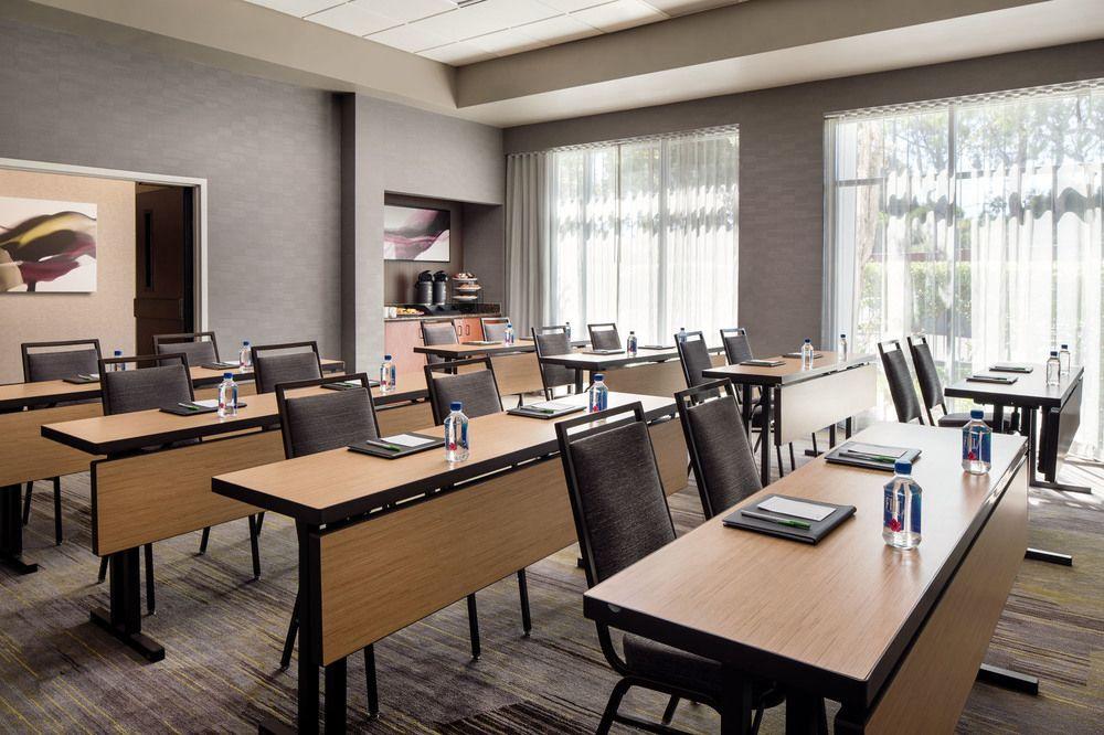 Отель Courtyard By Marriott Richmond Berkeley Экстерьер фото