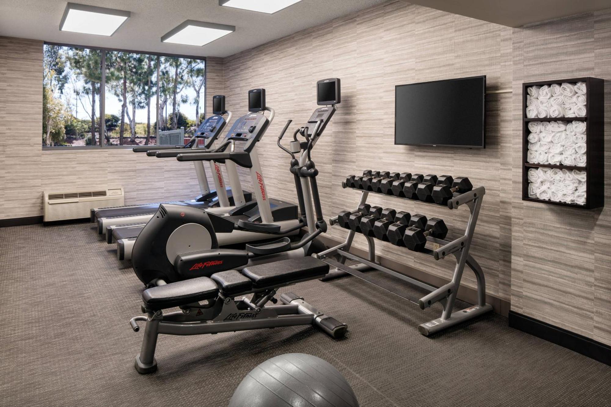 Отель Courtyard By Marriott Richmond Berkeley Экстерьер фото