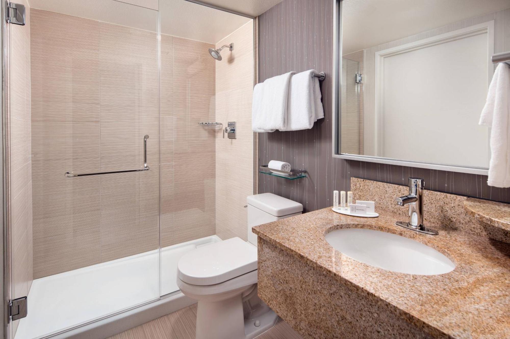 Отель Courtyard By Marriott Richmond Berkeley Экстерьер фото