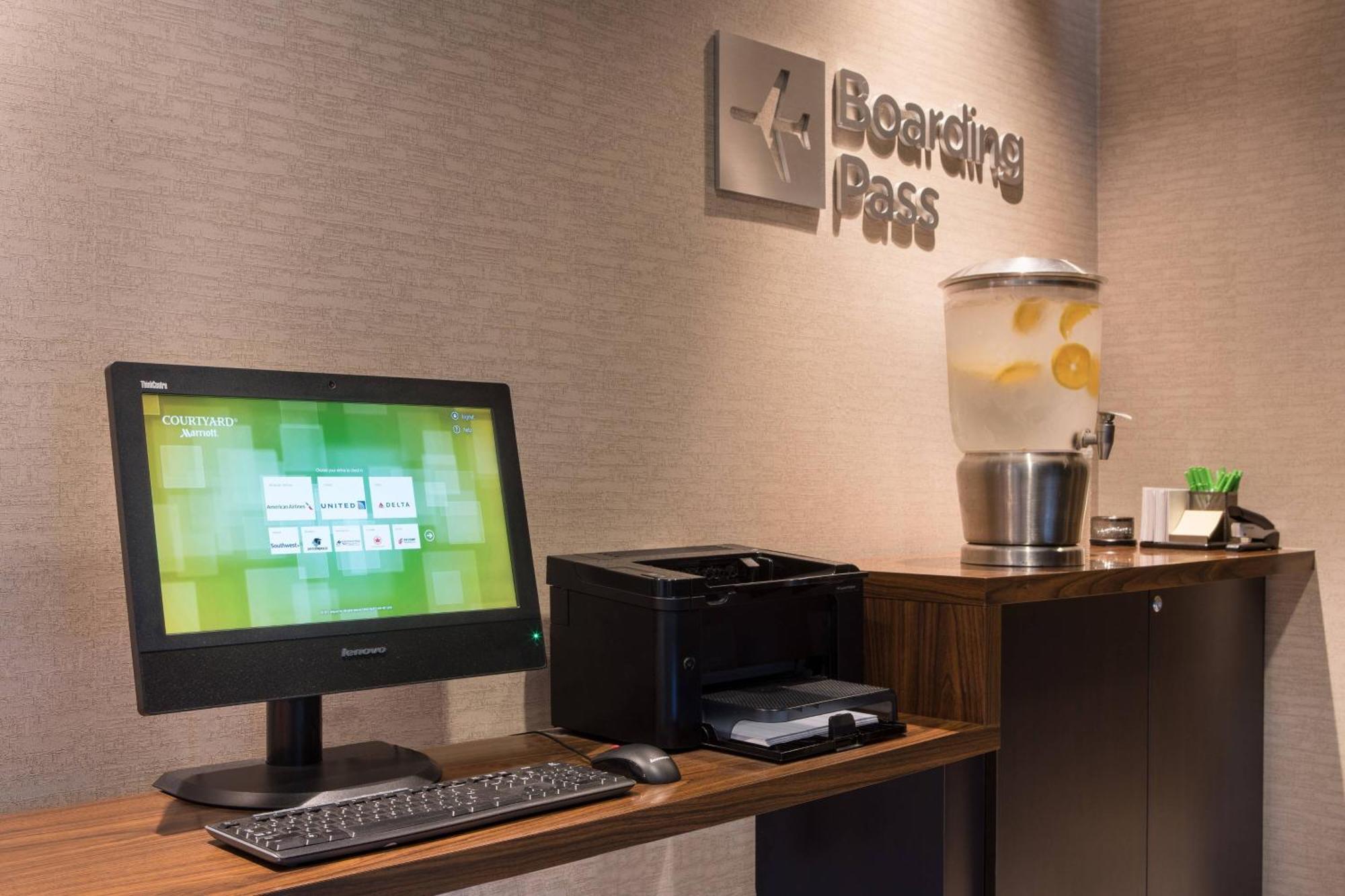 Отель Courtyard By Marriott Richmond Berkeley Экстерьер фото