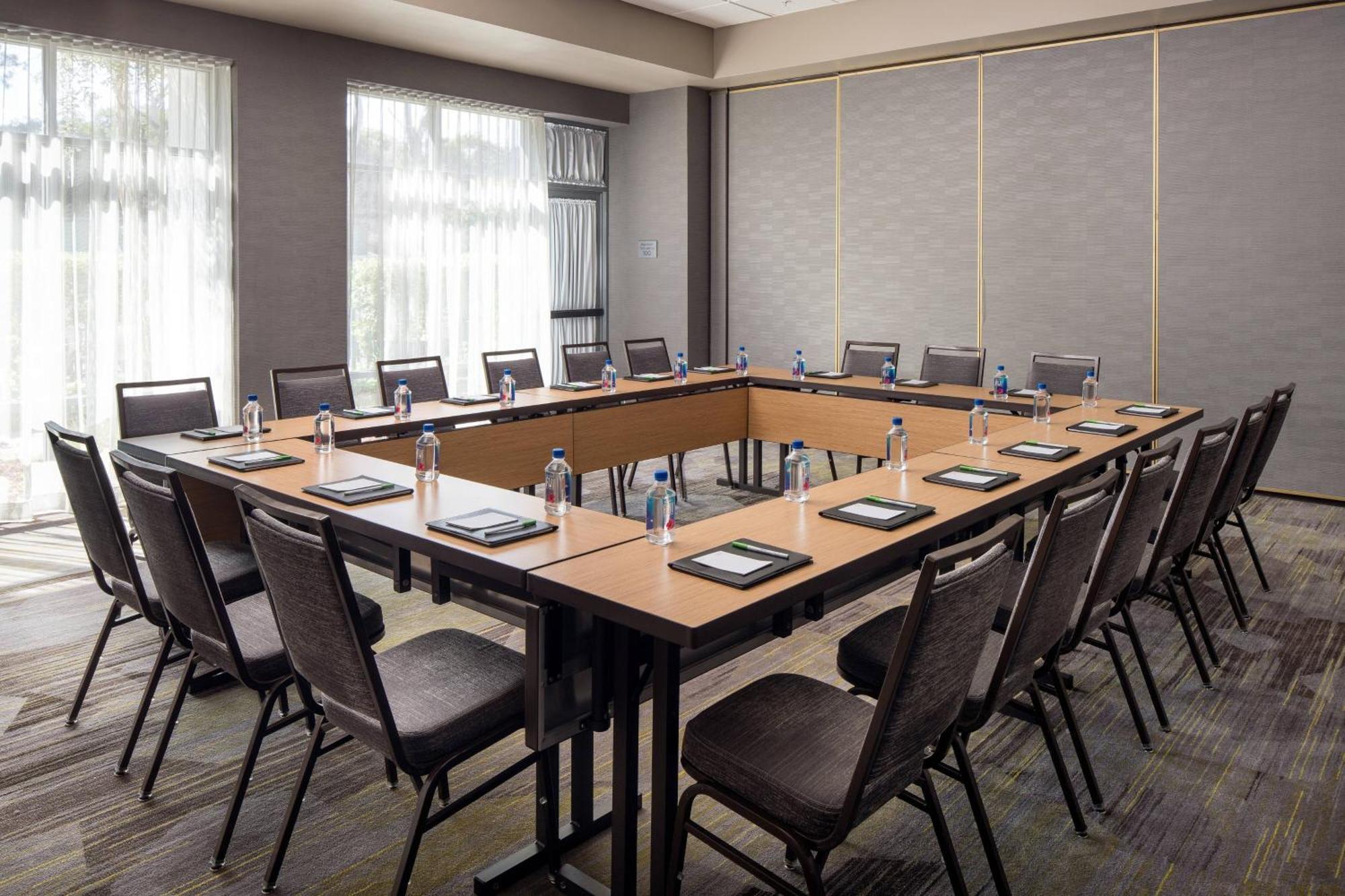 Отель Courtyard By Marriott Richmond Berkeley Экстерьер фото