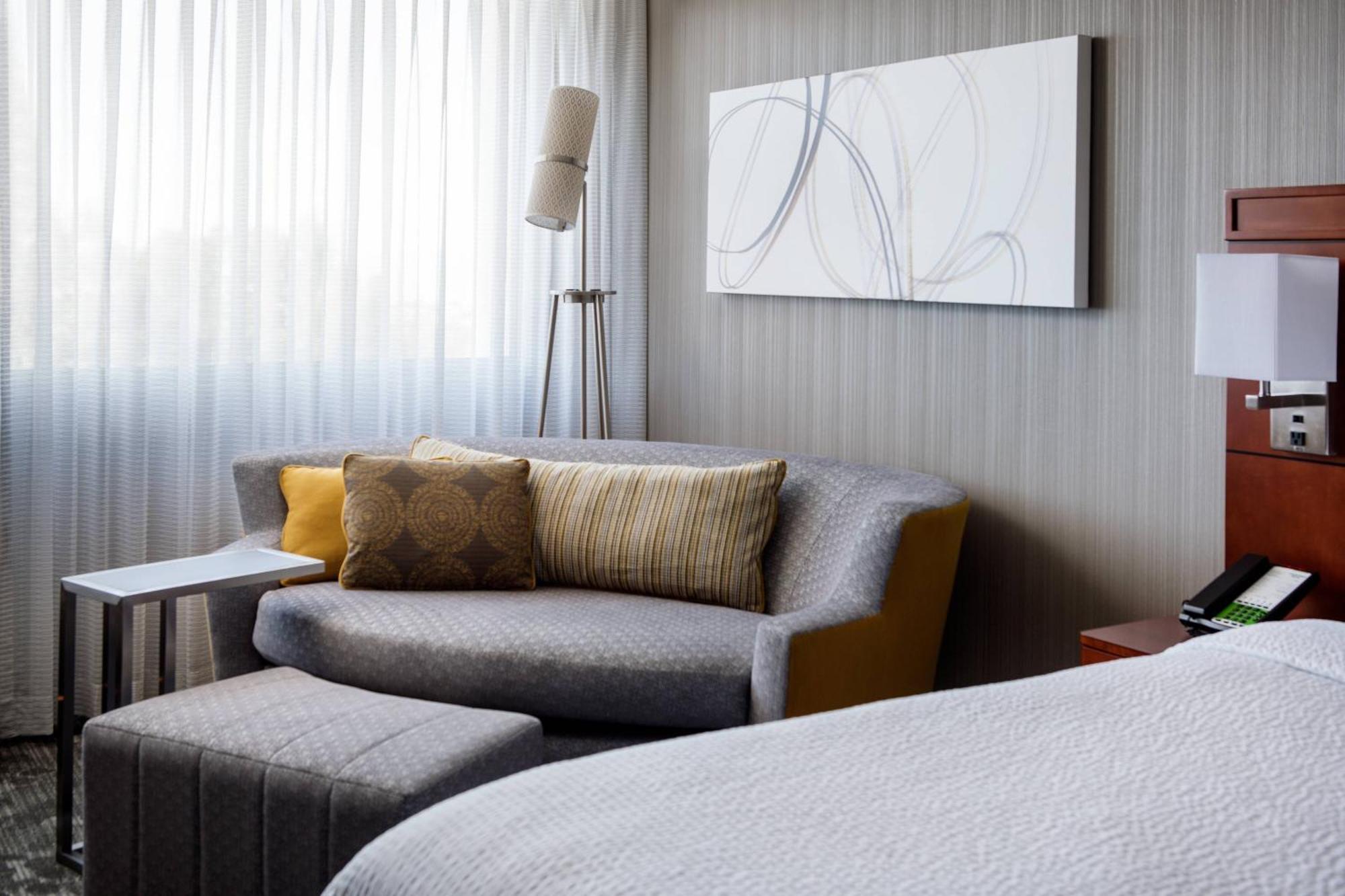 Отель Courtyard By Marriott Richmond Berkeley Экстерьер фото