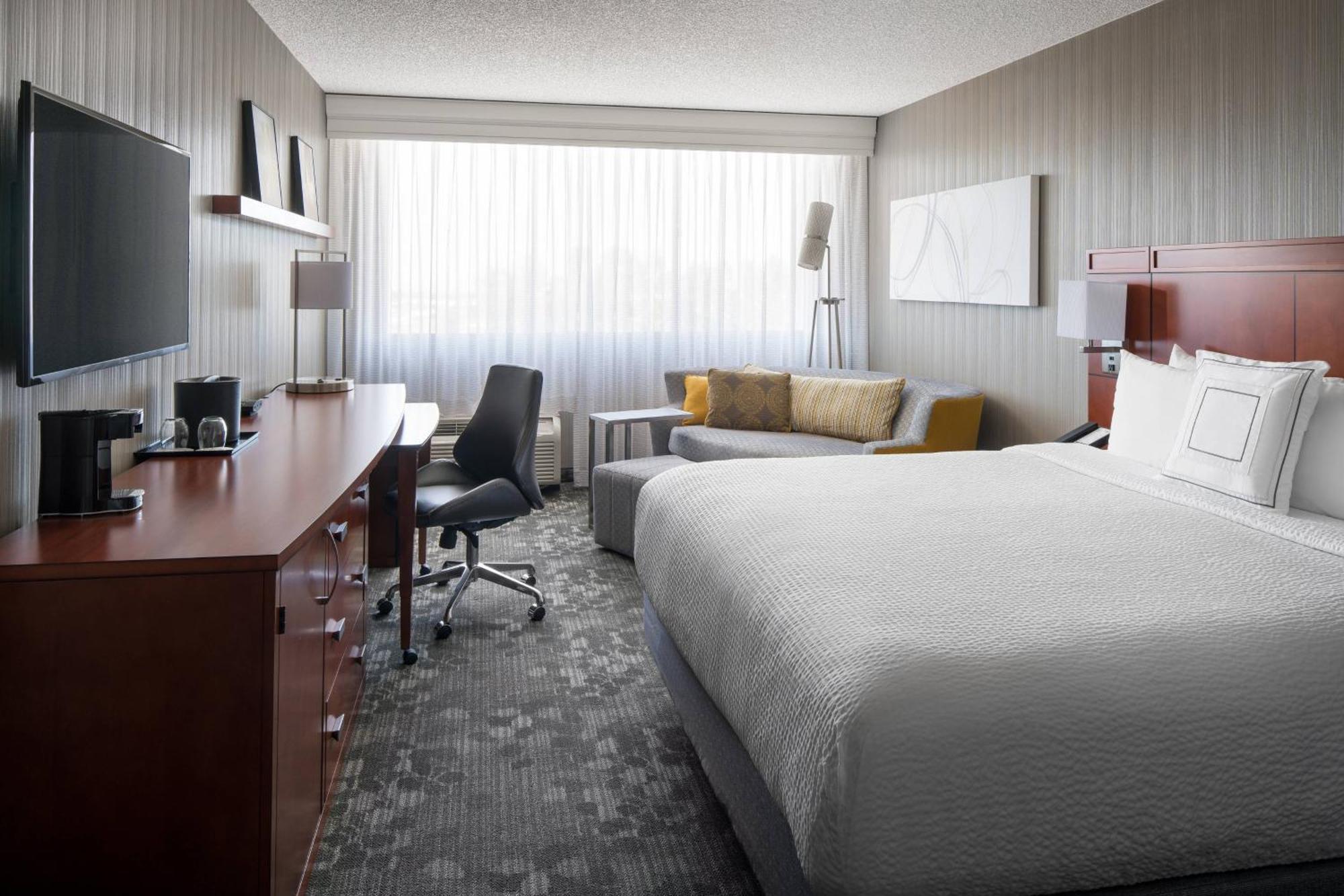Отель Courtyard By Marriott Richmond Berkeley Экстерьер фото