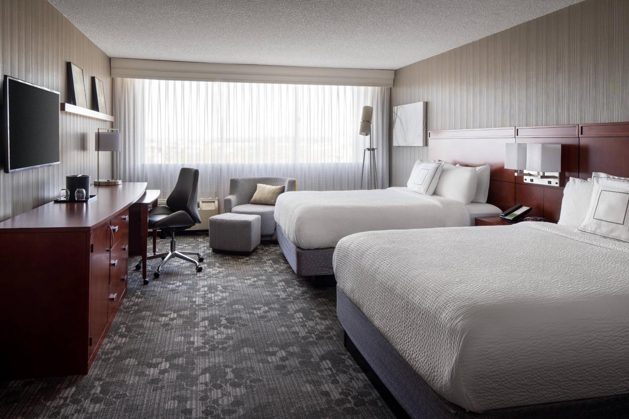 Отель Courtyard By Marriott Richmond Berkeley Экстерьер фото