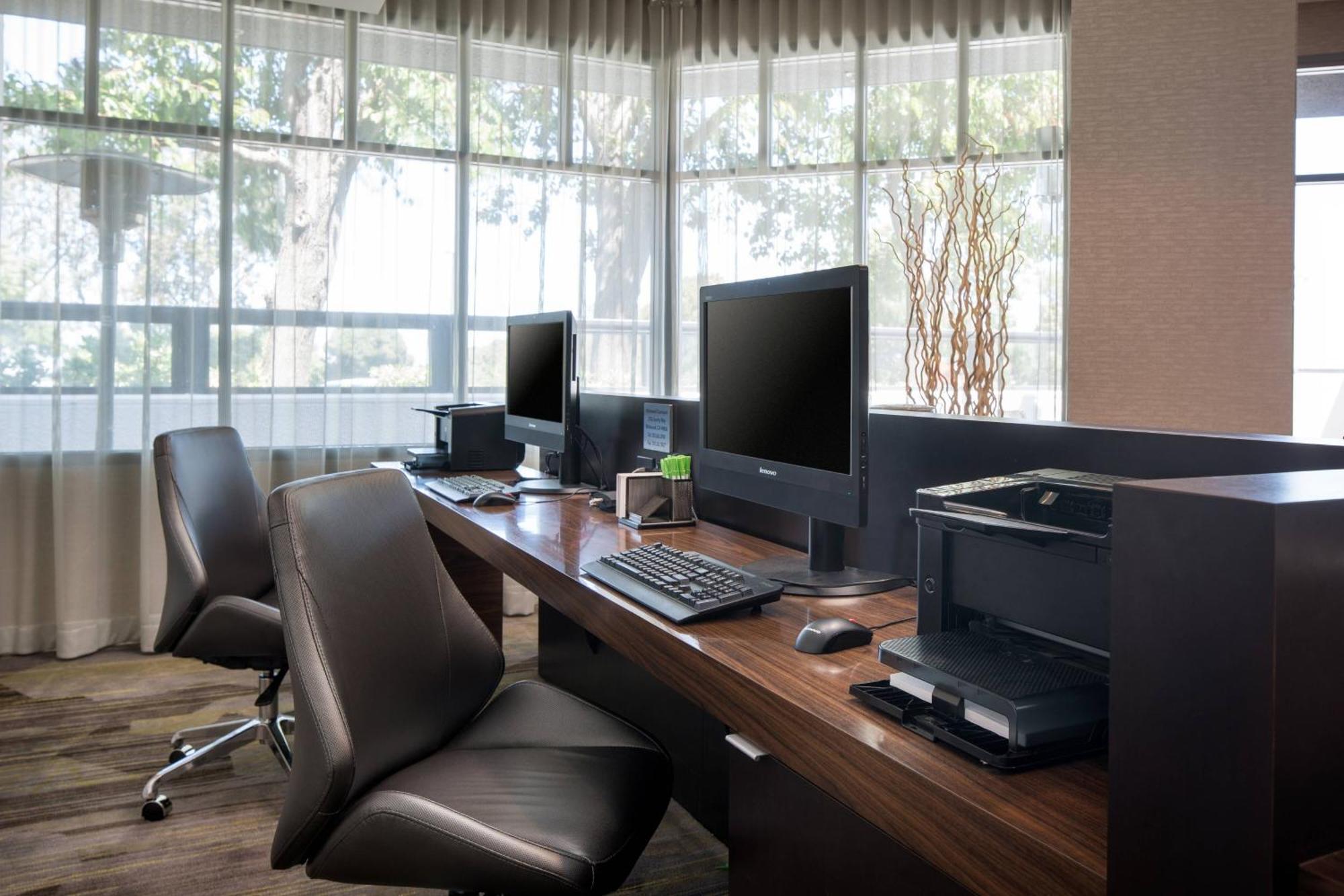 Отель Courtyard By Marriott Richmond Berkeley Экстерьер фото