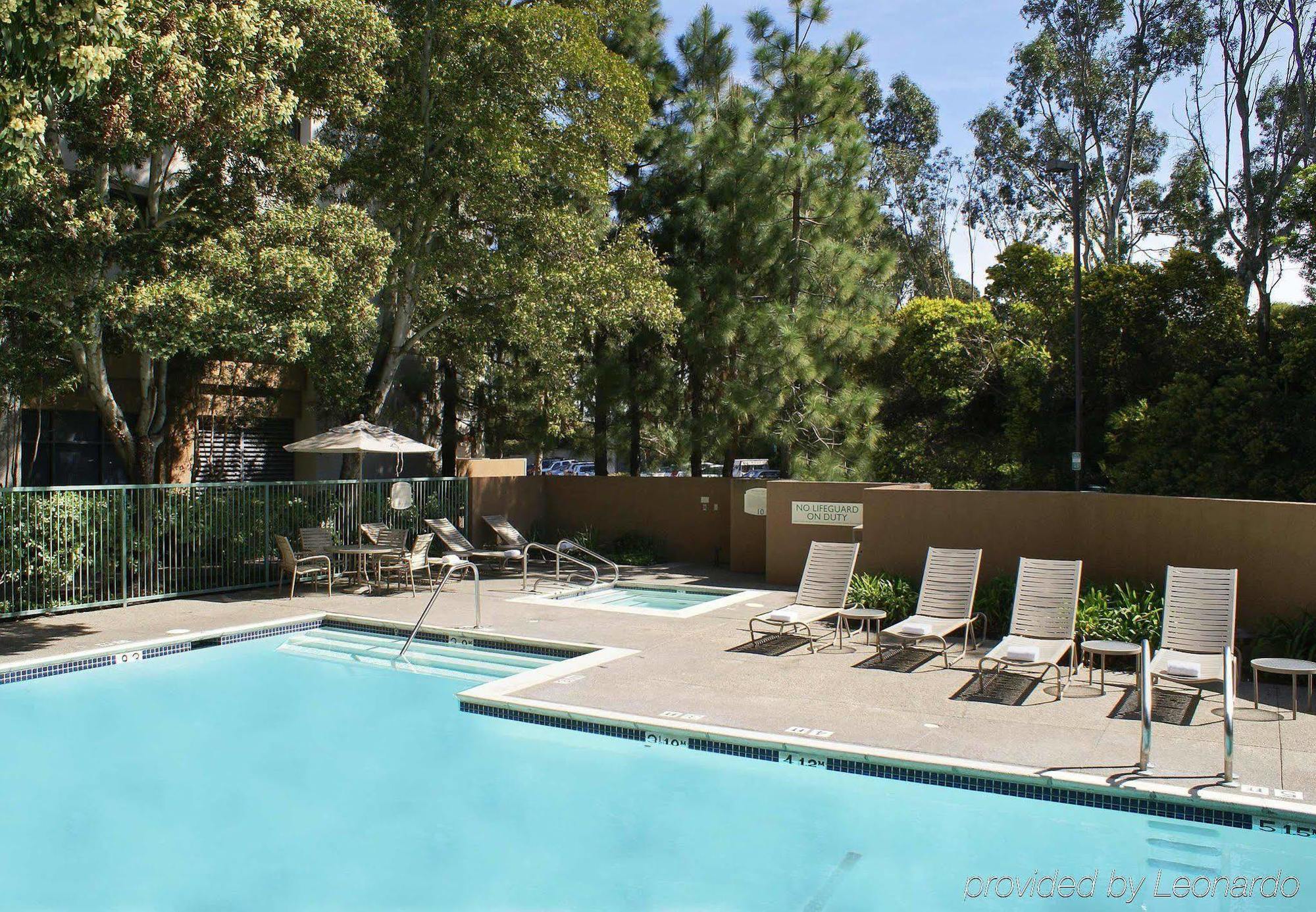 Отель Courtyard By Marriott Richmond Berkeley Экстерьер фото
