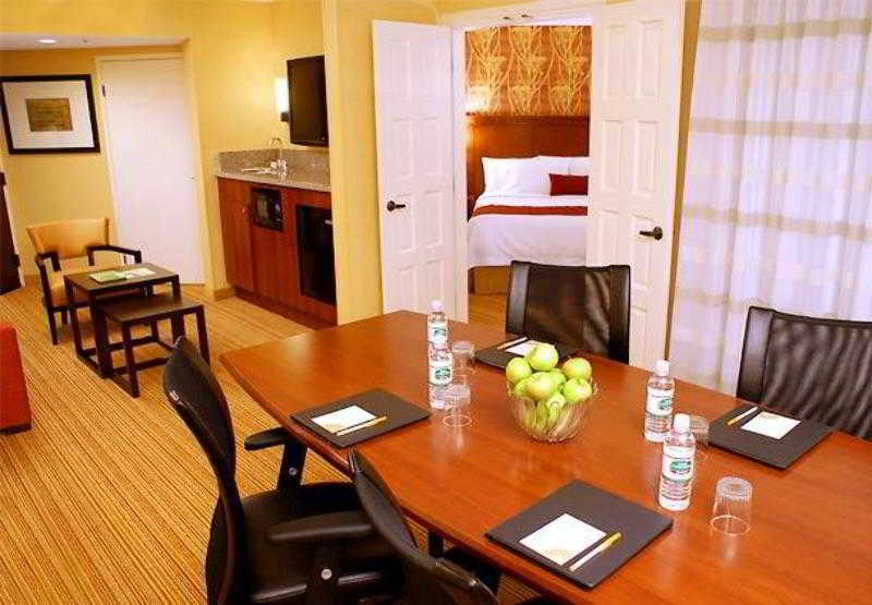 Отель Courtyard By Marriott Richmond Berkeley Экстерьер фото