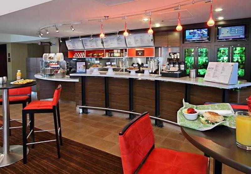 Отель Courtyard By Marriott Richmond Berkeley Экстерьер фото