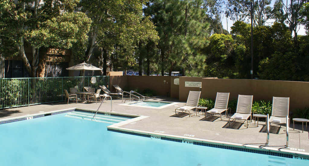 Отель Courtyard By Marriott Richmond Berkeley Экстерьер фото